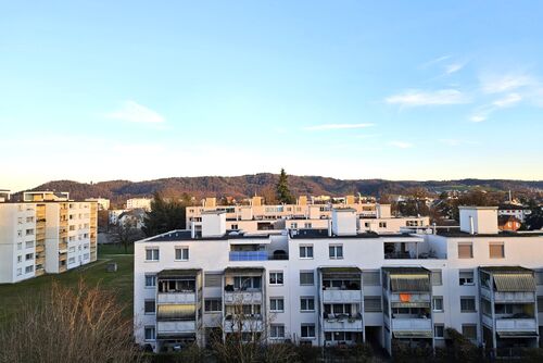 Moderne 3.5-Zimmer-Wohnung mit Panoramablick in Oberentfelden 