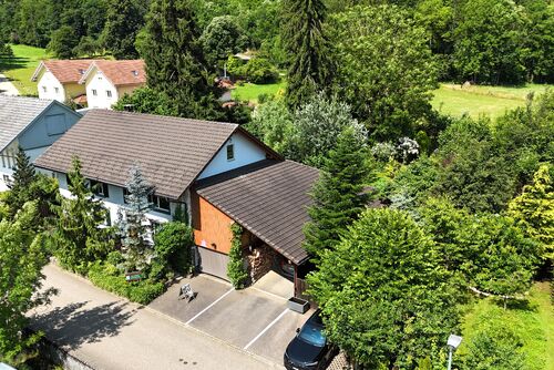 Charmantes 8.5-Zimmer-Bauernhaus mit grosszügigem Garten in Herznach-Ueken