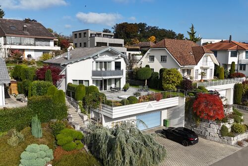 Modernes 5.5-Zimmer-Einfamilienhaus mit Pool und Traumaussicht in Wohlen 
