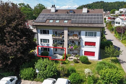 Charmante 4.5-Zimmer-Wohnung mit Garten und Kamin in Muhen 