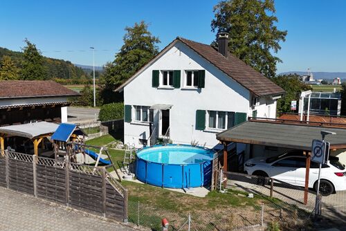 gepflegtes Einfamilienhaus mit grossem Garten in Holziken 